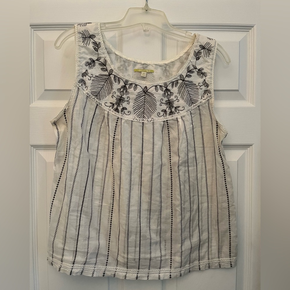Gianni Bini sleeveless blouse; finely embroidered in black, side zipper, Size 8